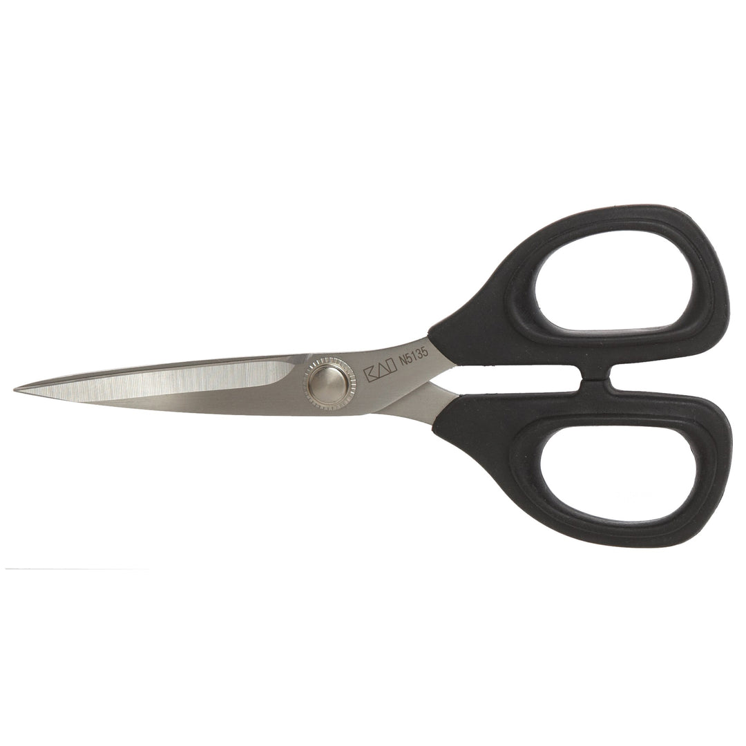 Kai 5 1/2 Inch Curved Scissors